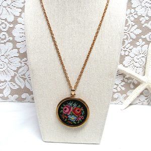 Vintage AVON Heirloom Embroidery PICTURE Holder NECKLACE Victorian Style Roses